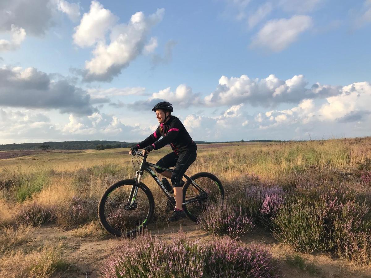 Chalet Op De Veluwe # Linde Putten Eksteriør billede
